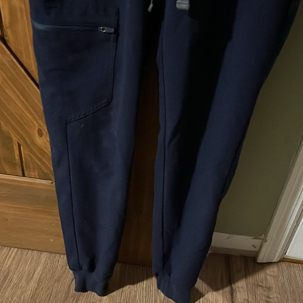 Navy Figs Scrubs XXS Like New - Picture 3 of 6